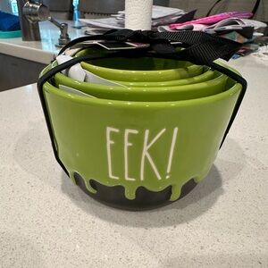 New Rae Dunn Eek measuring cup set.